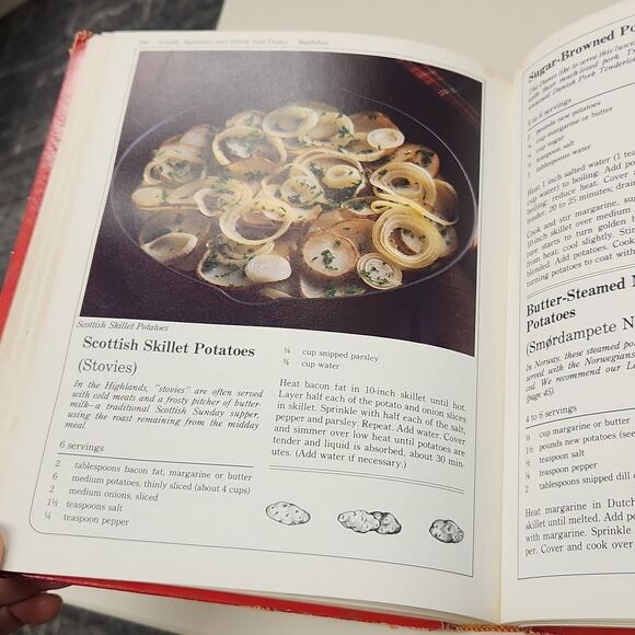 Betty Crocker's International Cookbook 1980 - Picture 12 of 12